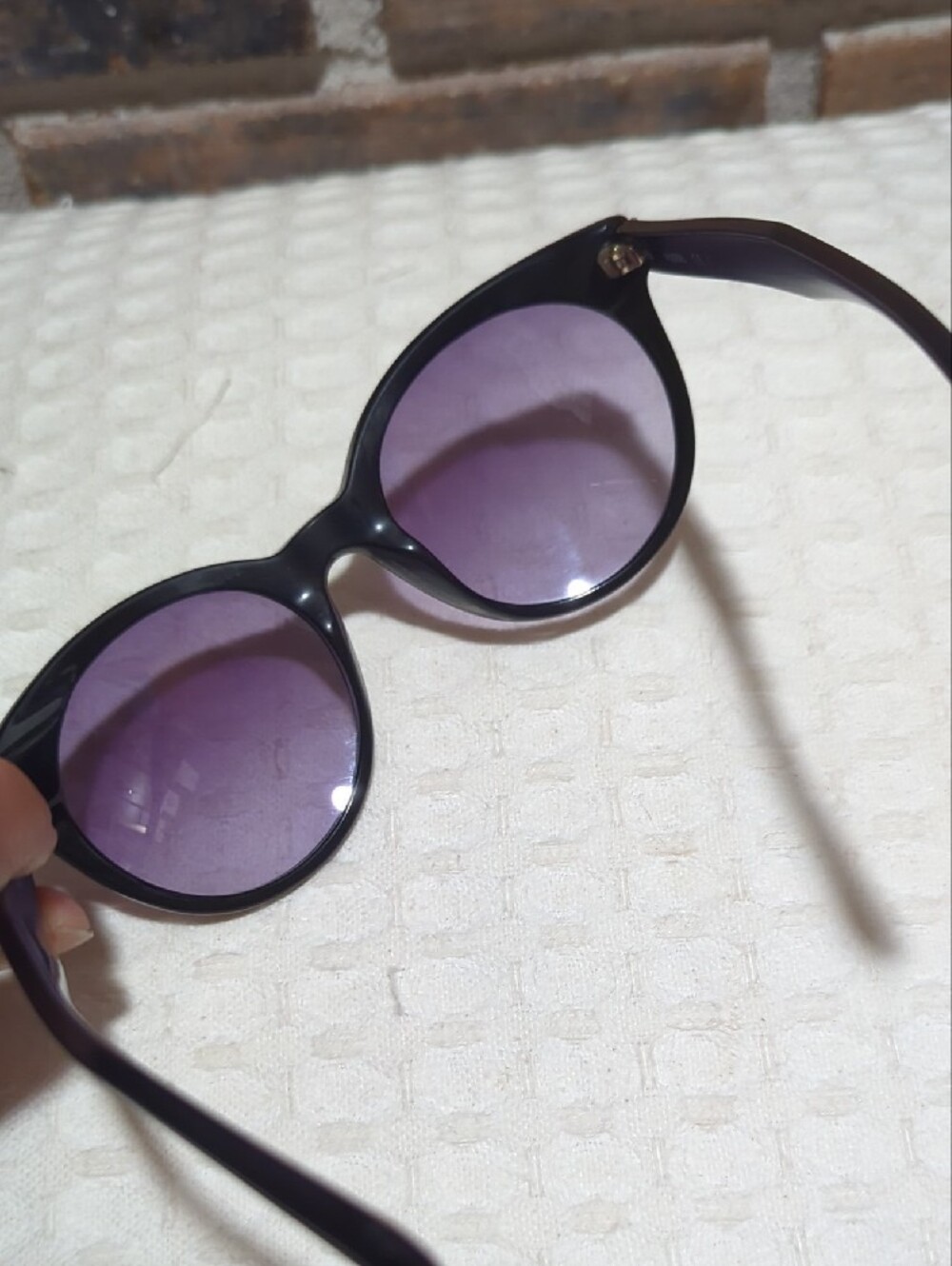 Fossil Women's Round Cat-Eye Sunglasses – Black Frame & Purple Gradient Lenses - Picture 7 of 17